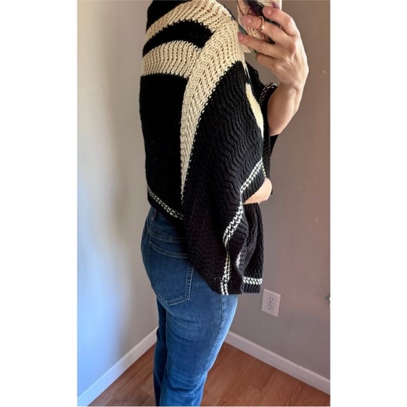 Oxford Circus black knit shawl size small/medium - Picture 5 of 11